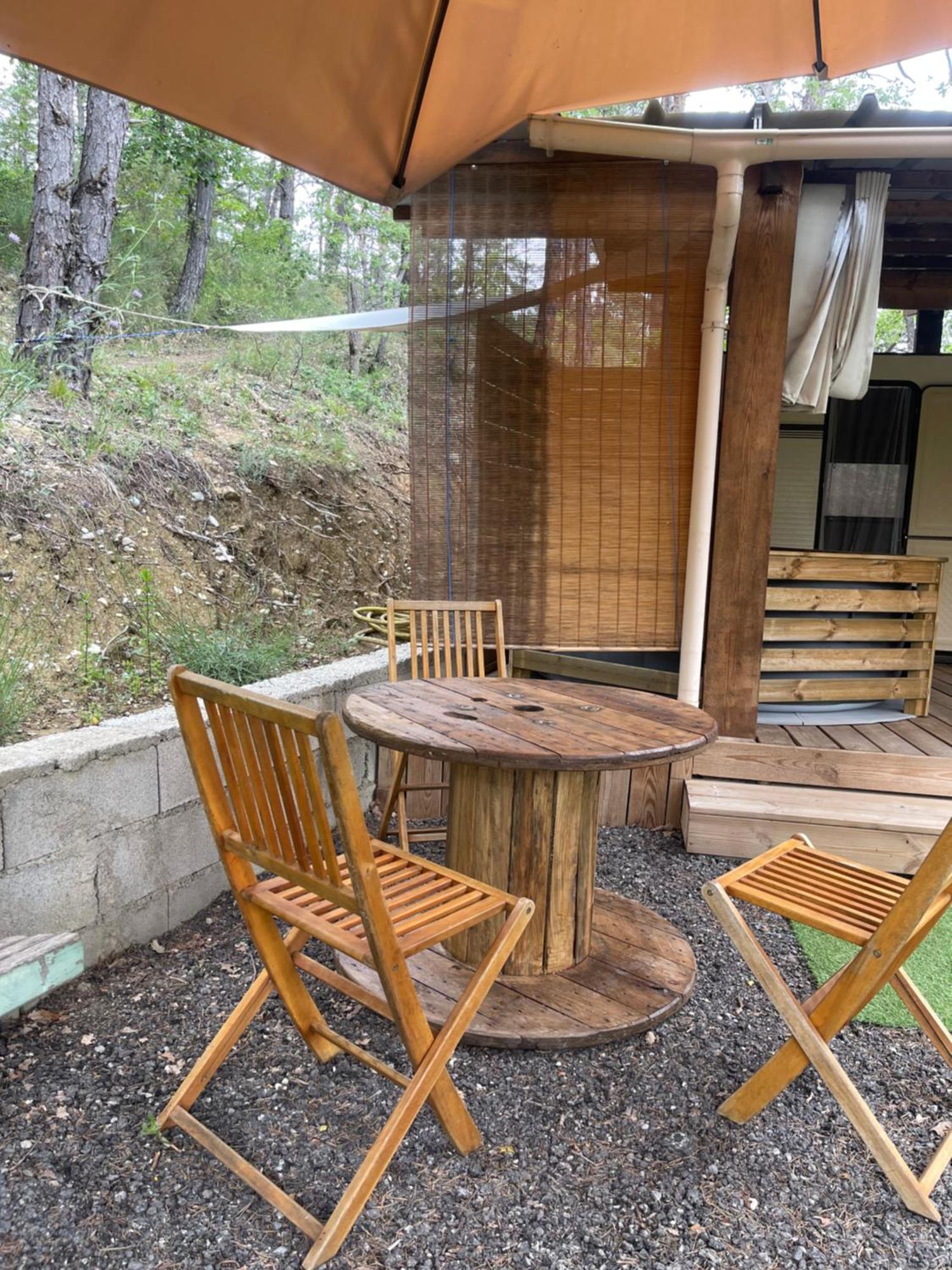 Caravanes De Provence Aiglun  Exteriör bild