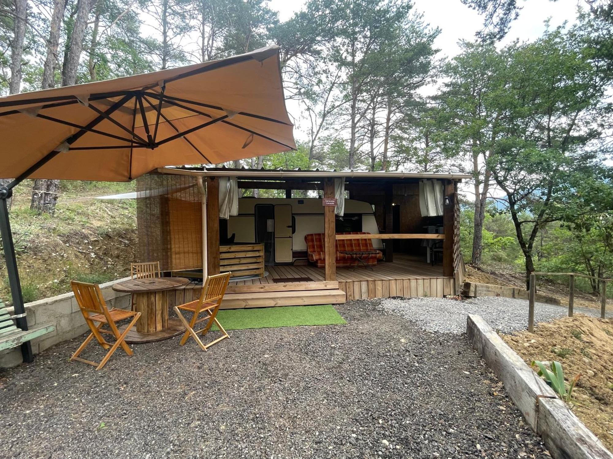 Caravanes De Provence Aiglun  Exteriör bild