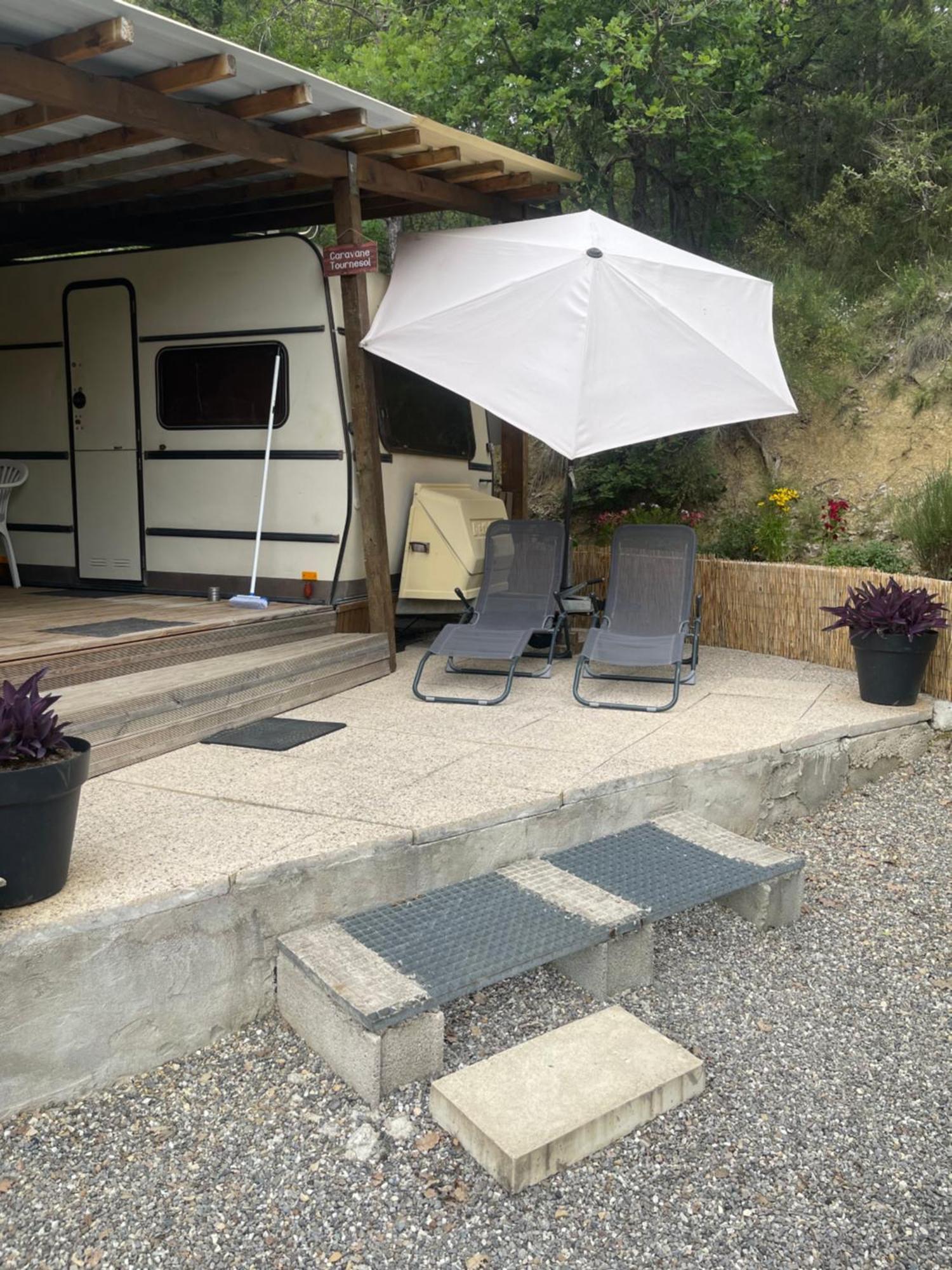 Caravanes De Provence Aiglun  Exteriör bild